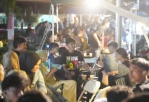 Gen-Z Ramaikan Alun-Alun Kedaton Ternate, UMKM Kopi Raup Omzet Jutaan