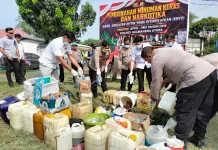 Polres Halut Musnahkan Ratusan Liter Miras dan Barang Bukti Narkoba