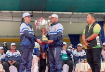 Pemkot Ternate Serahkan Trofi Bergilir Porprov ke Gubernur Malut