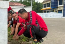 Polres Halteng Bersihkan Pasar Sambut Hari Bhayangkara Ke-80
