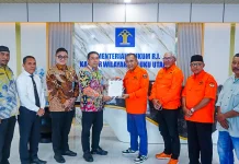 Kemenkum Malut Serahkan SKT Partai Gerakan Rakyat