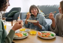 Hampir Separuh Warga Indonesia Alami "Emotional Eating"