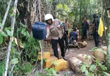 Polsek Gane Timur Musnahkan Ratusan Liter Miras Ilegal Siap Edar