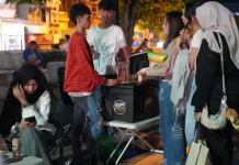 Modal Uang Jajan, Dua Pelajar Ternate Rintis Usaha “Kopi Nyasar”