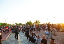 Ribuan Warga Padati Pantai Tugulufa, Nobar Final Piala Dunia 2026