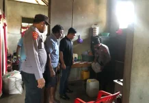 Polsek Obi Selatan Musnahkan 25 Liter Miras Cap Tikus