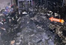 Diduga Korsleting, Toko Pakainya di Bastiong Ternate Dilalap Si Jago Merah
