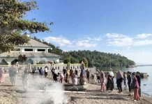Bhabinkamtibmas dan Warga Jiko Cobo Gelar Kerja Bakti Bersama