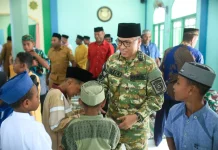 Warga Yeisowo Sambut Hangat Kedatangan Bupati Halteng