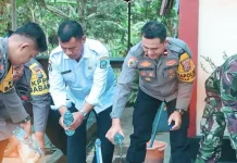 Polsek Bacan Timur Musnahkan Ribuan Kantong Miras Ilegal Hasil Razia