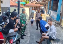 Bersama Babinsa, Bhabinkamtibmas Sambang di Bastiong Talangame