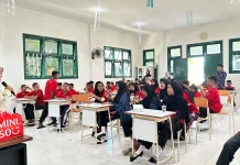 Dosen Psikologi Unkhair Gelar Psikoedukasi Seksual di SRMP 26 Ternate