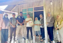 Semarak HUT ke-81 RI, Rutan Soasiu Salurkan Bansos kepada Warga