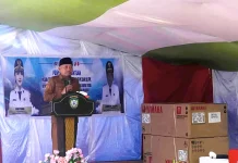 Wagub Malut Serahkan 45 Unit Mesin kepada Nelayan Kepulauan Sula