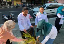 GEBERMAS Kemenag Ternate Libatkan ASN Lintas Agama Bersihkan Masjid