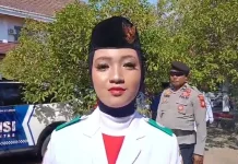 Rahmawati Bangga Jadi Pembawa Baki Paskibraka Kota Tidore pada HUT Ke-81 RI