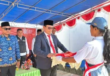 Kibarkan Merah Putih di Pulau Terpencil, Kadikbud Malut Jadi Irup di Pulau Rao