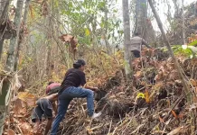 Kebakaran Lahan Tubo Meluas, Polisi Bersama Warga Padamkan Api