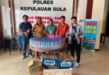 Satresnarkoba Polres Sula Amankan Ratusan Botol Miras di Kota Sanana