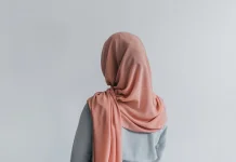 Rambut Tetap Sehat Meski Seharian Berhijab, Ini Kuncinya