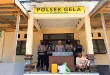 Polsek Siap Gela Sita 62 Botol dan 20 Liter Miras Cap Tikus di Taliabu Utara