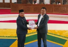 Pemkab Taliabu Serah KUA-PPAS ke DPRD