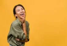 Mengapa Seseorang Tertawa Sambil Memukul? Ini Penjelasannya