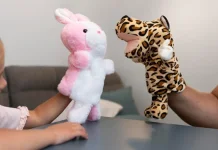 Manfaat Bermain Boneka Tangan untuk Anak