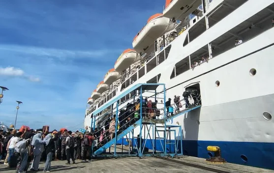Ribuan Penumpang Serbu Pelabuhan Ternate jelang Lebaran