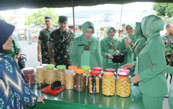 Ringankan Beban Masyarakat, Korem 152/Baabullah Gelar Bazar Murah