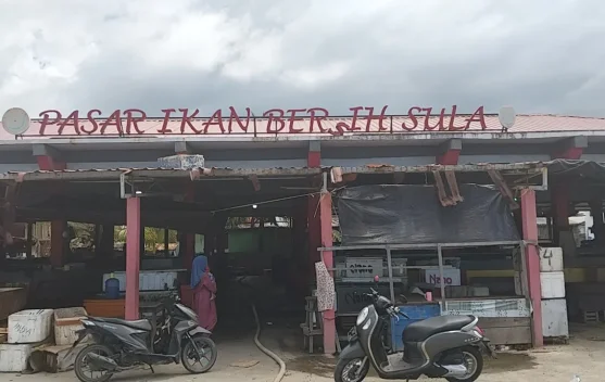 Harga Ikan di Pasar Bersih Sula Melonjak Akibat Cuaca Ekstrem