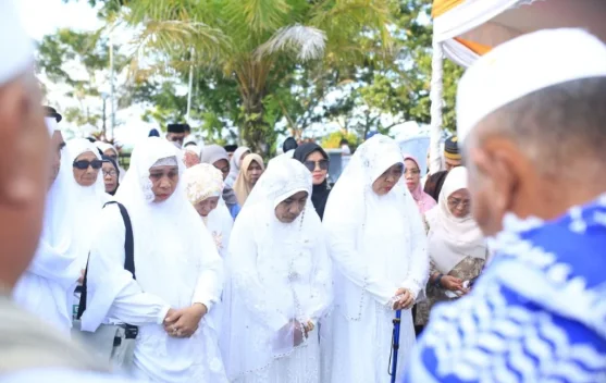Bupati Ikram Minta Dinkes Pantau Jamaah Haji usai Tiba di Halteng