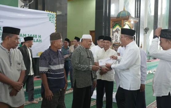 Pemkot Ternate dan Baznas Salurkan Bantuan ZIS