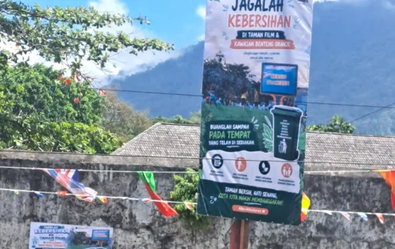 DLH Ternate Edukasi Kebersihan di Kampung Piala Dunia