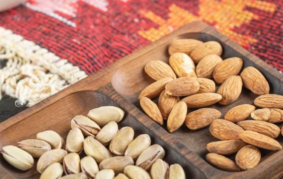 Pistachio atau Almond, Mana yang Lebih Sehat untuk Dikonsumsi?