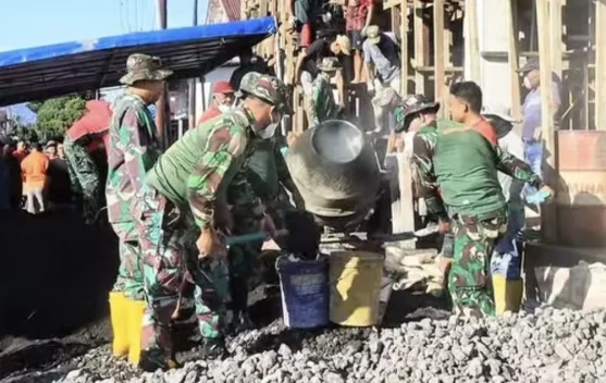 Karya Bakti Kodim 1501 Perkuat Gotong Royong Bersama Warga Toboleu