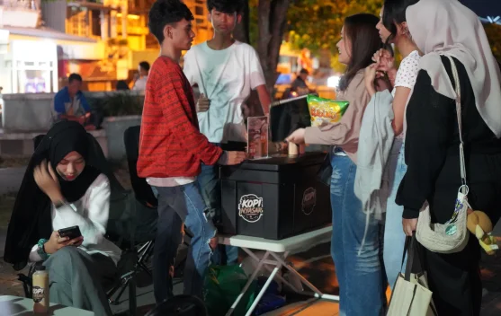 Modal Uang Jajan, Dua Pelajar Ternate Rintis Usaha “Kopi Nyasar”