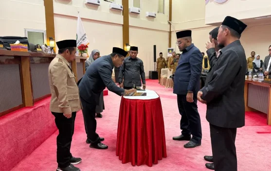 Bupati Haltim Apresiasi Sikap Akhir Fraksi pada Paripurna LPj APBD 2025