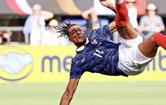 Pele Tergeser, Olise Pecahkan Rekor Assist Dunia