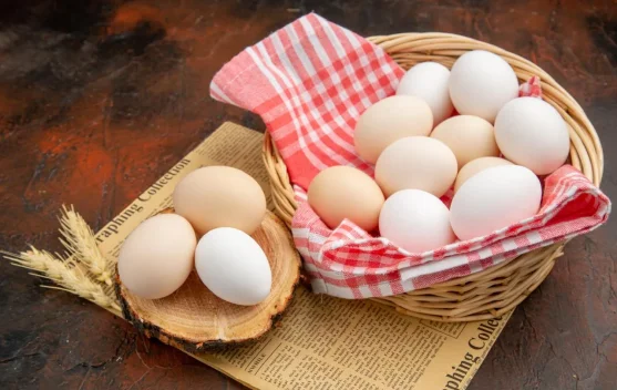 Kenali Perbedaan Telur Ayam Kampung dan Telur Ayam Negeri