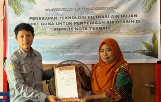 Manfaatkan Air Hujan, PkM-Unkhair Terapkan Teknologi Filtrasi di SMPN 10 Ternate