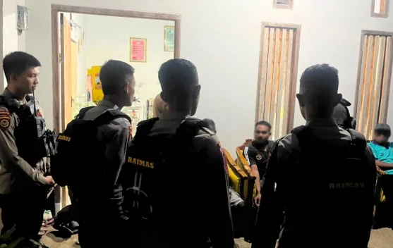 Polisi Amankan Remaja Diduga Konsumsi Miras di Kalumata