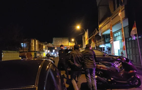 Tim URC Resmob Polda Patroli di Pusat Pertokoan Ternate