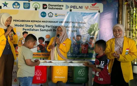 Tim PKM Universitas Khairun Edukasi Pemilahan Sampah di Komunitas Teras Baca Umi
