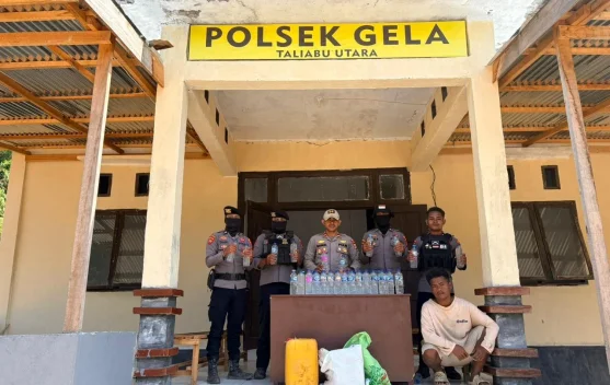Polsek Siap Gela Sita 62 Botol dan 20 Liter Miras Cap Tikus di Taliabu Utara