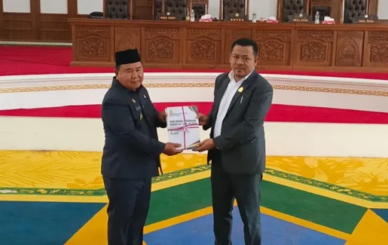 Pemkab Taliabu Serah KUA-PPAS ke DPRD