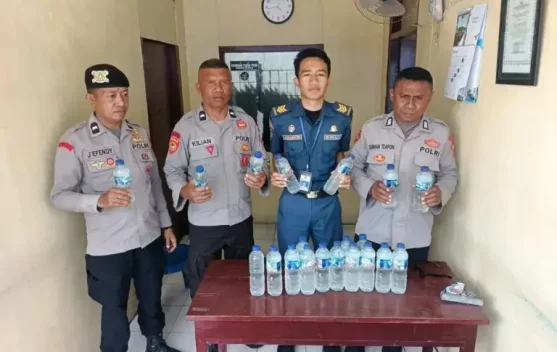 Personel Pospol KP3 Amankan Miras Jenis Captikus di Pelabuhan Sanana