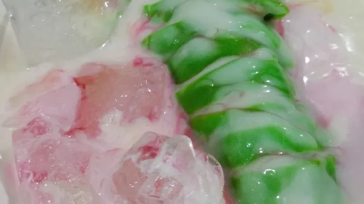 Es Pisang Ijo Favorit saat Buka Puasa