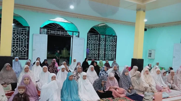 Ustaz Falatehan Ajak Jamaah Maknai Cinta Allah Ramadan