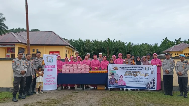 Polsek Dako Pemean Berbagi Takjil Ramadhan Penuh Berkah
